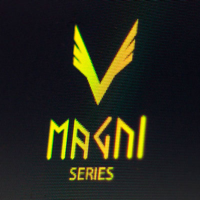 Bildet viser en limegrønn Magni-logo i perspektiv, på en skjerm.