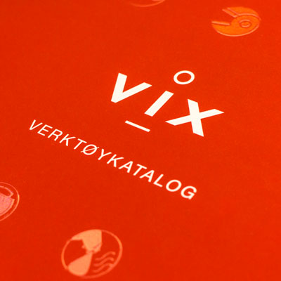 Bildet viser en detalj fra VIX' Verktøykatalog, med deres logo og teksten «Verktøykatalog».
